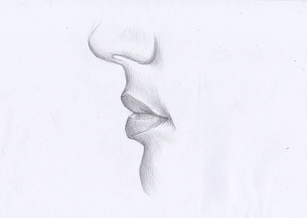 Губы в профиль карандашом