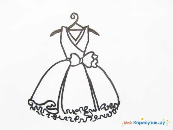 Девушка в платье карандашом