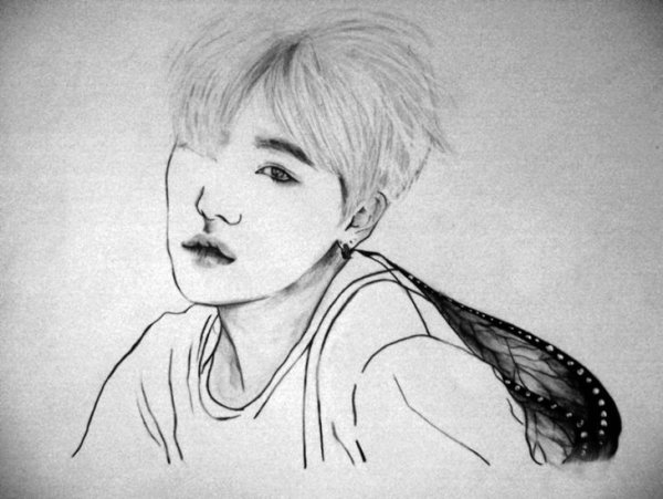 БТС Шуга карандашом