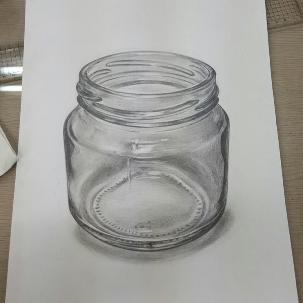 Стеклянная банка карандашом