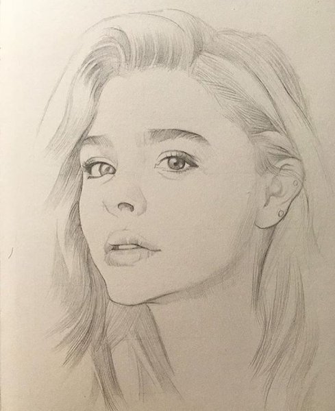 Хлоя Морец портрет