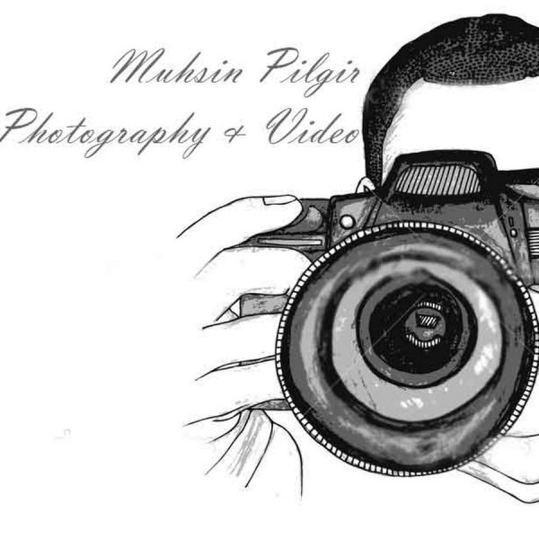 Руки с фотоаппаратом нарисованные