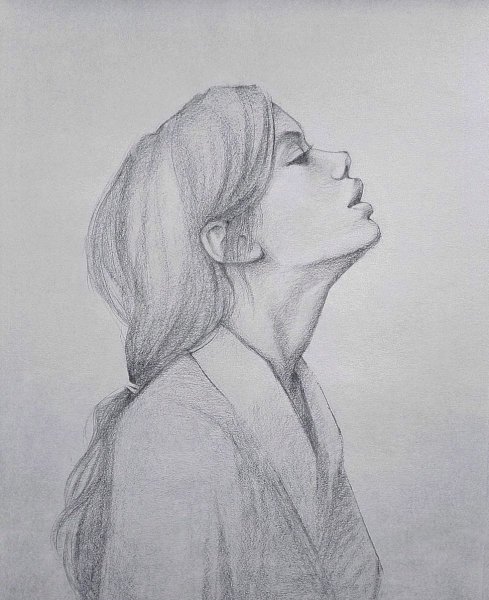 Профиль девушки карандашом