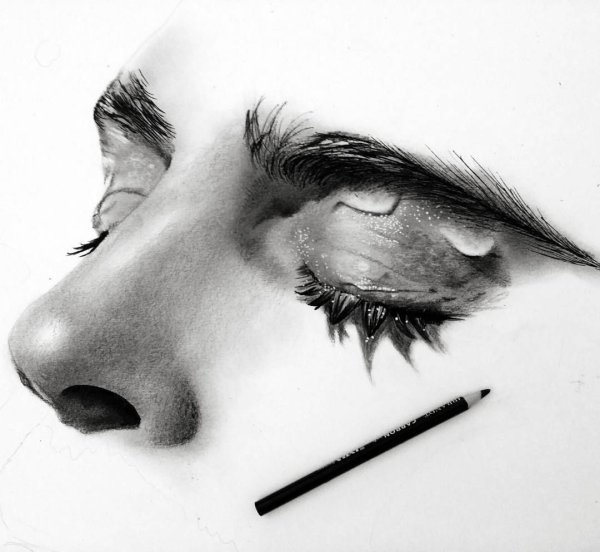 Реалистичный глаз карандашом