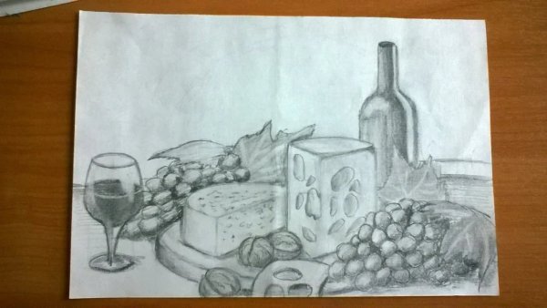 Натюрморт на столе карандашом