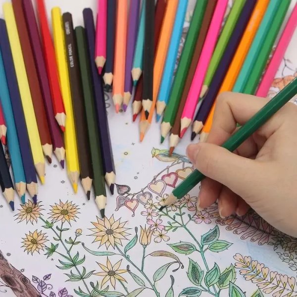 Материалы для рисования цветные карандаши