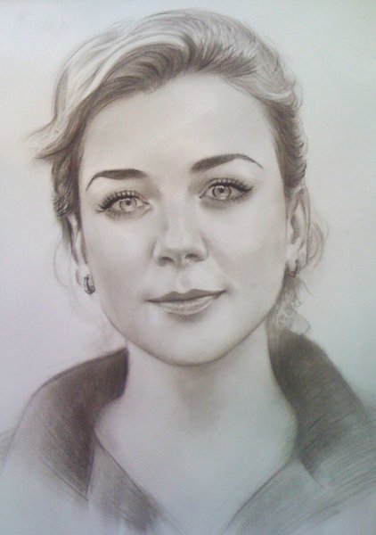 Хатидже Султан карандашом