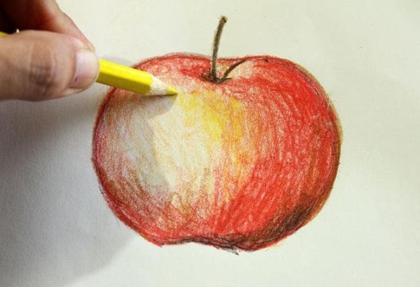 Яблоко акварельными карандашами