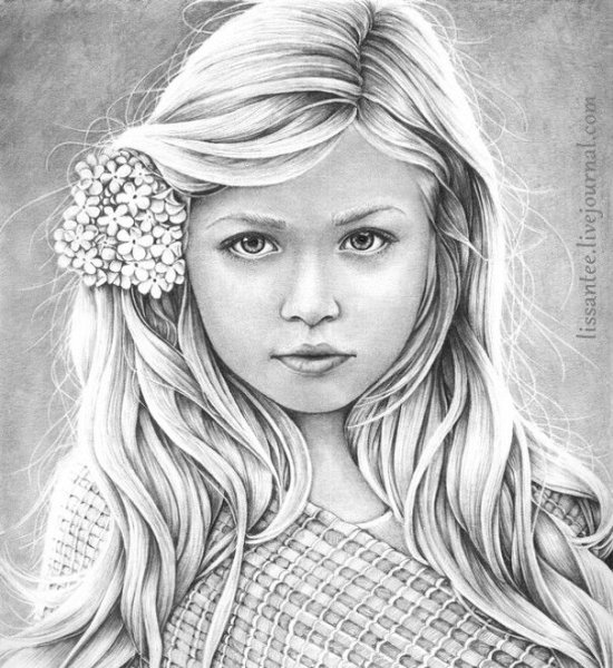 Портрет девочки карандашом