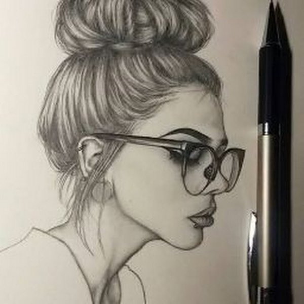 Рисунок девушки карандашом