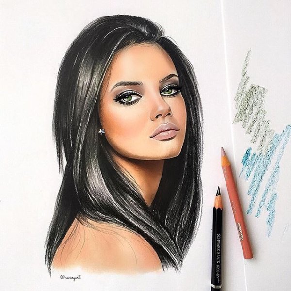 Женский портрет цветными карандашами