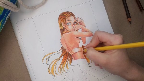 Девочка аниме цветными карандашами