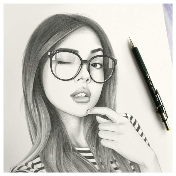 Нарисованная девушка в очках