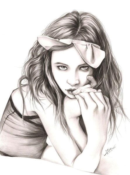 Девушка карандашом