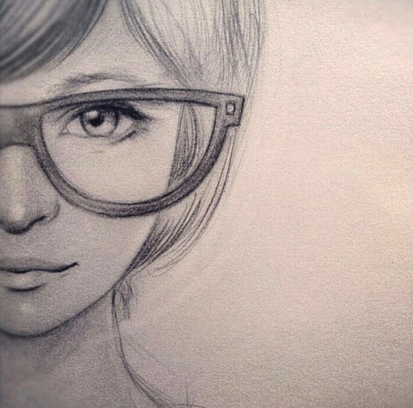 Портрет девочки в очках