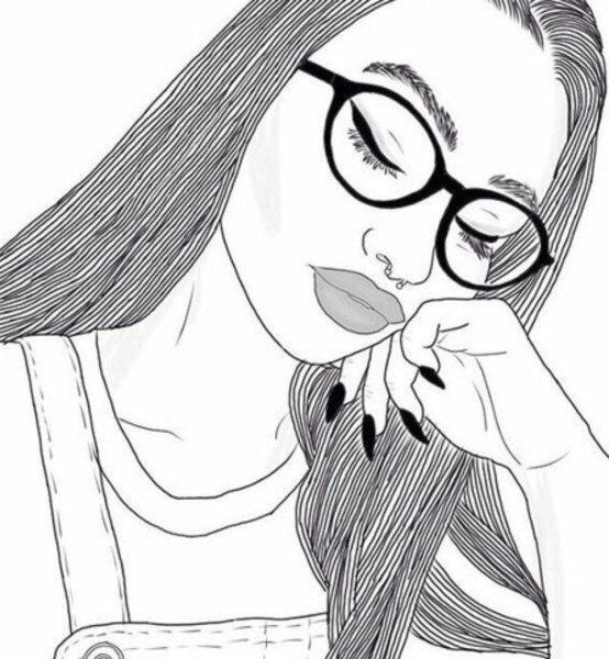 Девушка в очках карандашом