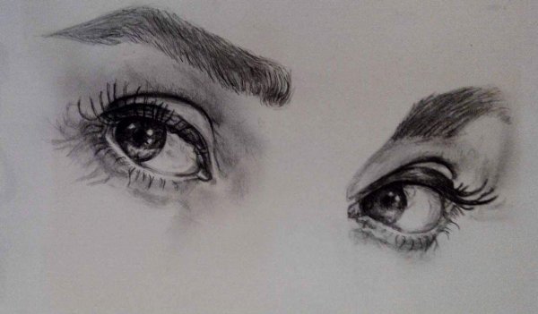 Женские глаза карандашом