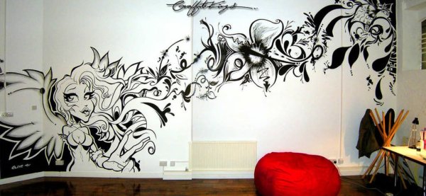 Рисунок на стене в квартире