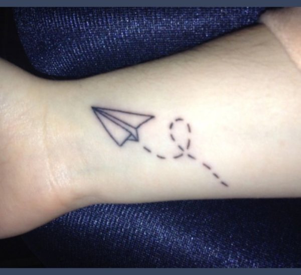 Птица ручкой на руке