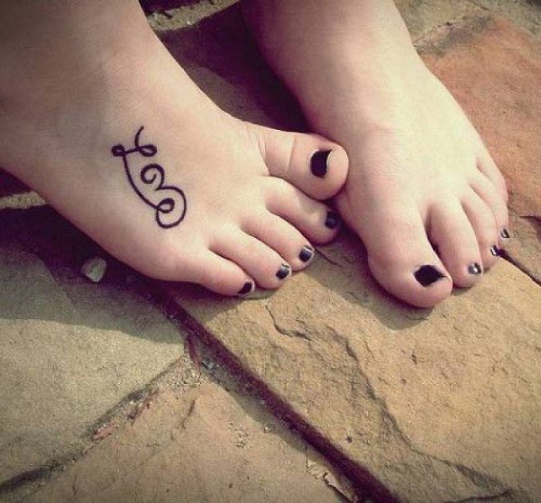 Тату на ноге легкие