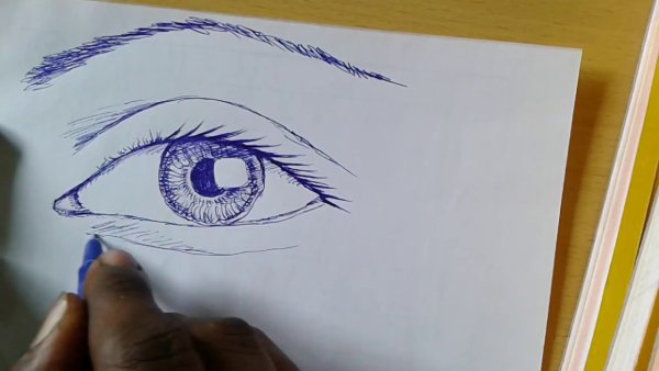 Глаз ручкой