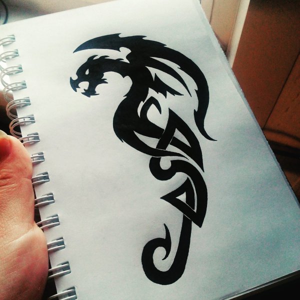 Тату черным фломастером