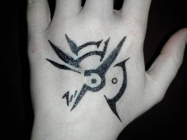 Рисунки на руке ручкой