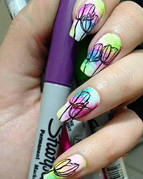 Рисование маркером на ногтях