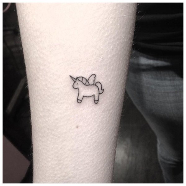 Тату чёрной ручкой