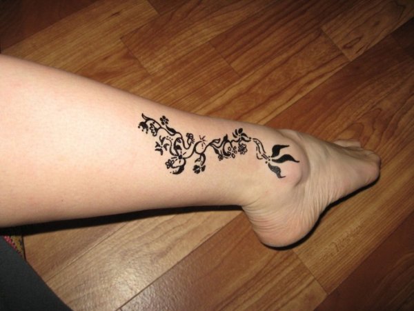 Тату ручкой на ногу маленькое