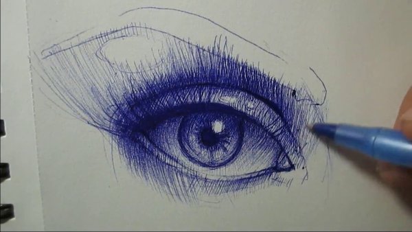 Красивый глаз ручкой