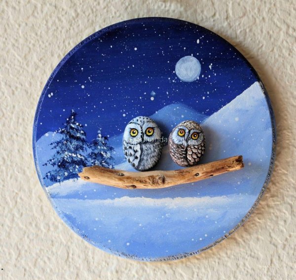 Совушки на спиле дерева