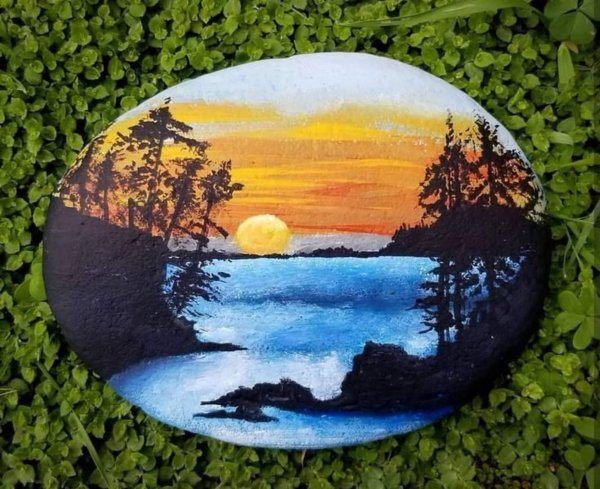 Рисовать на морских камнях