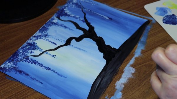 Лёгкие рисунки гуашью на коробке