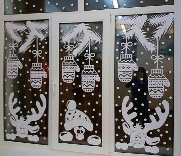 Новогодние рисунки на окнах