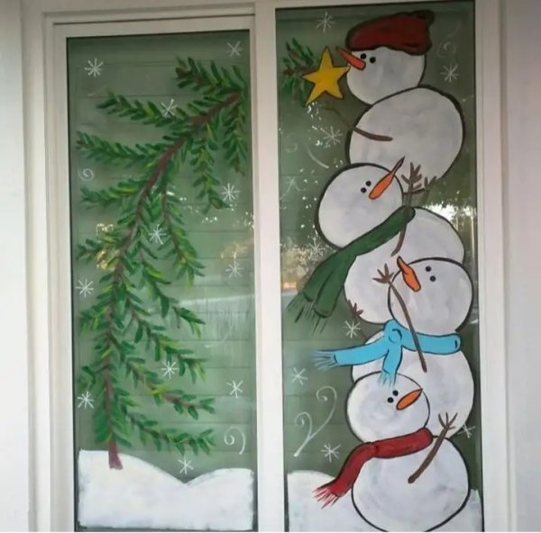 Снеговик на окне гуашью