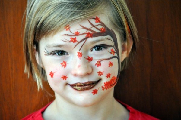 Макияж из красок на лице