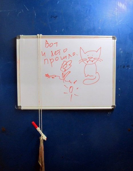 Рисунки на холодильнике маркером