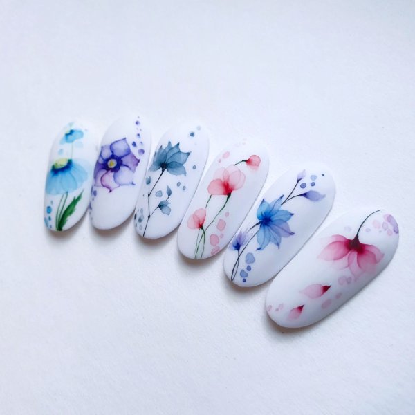 Акварельная роспись на ногтях