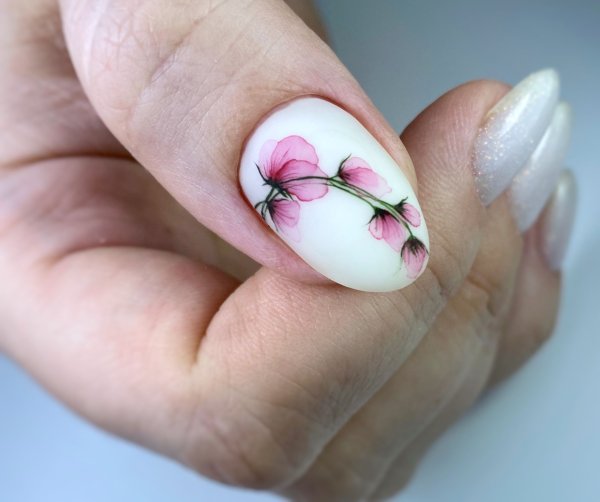 Маникюр в акварельной технике