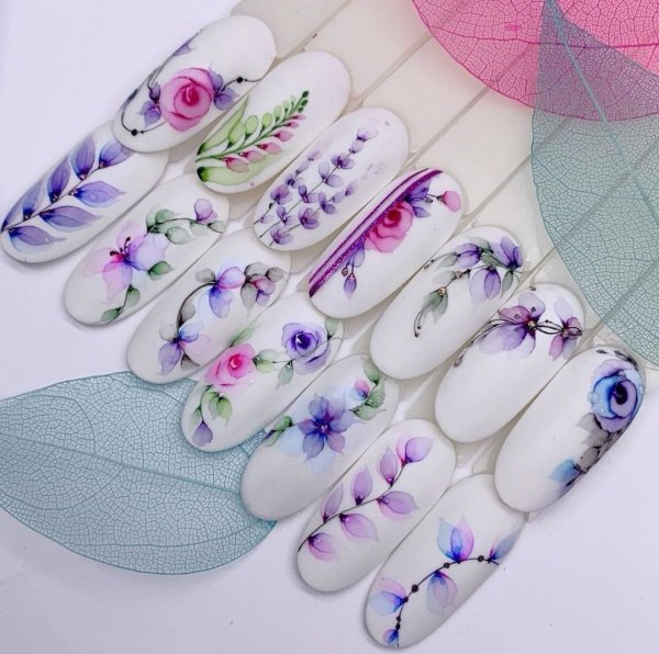 Акварель на ногтях