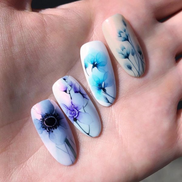 Цветы акварелью на ногтях