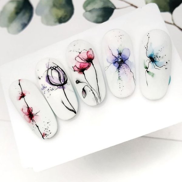 Цветы акварелью на ногтях