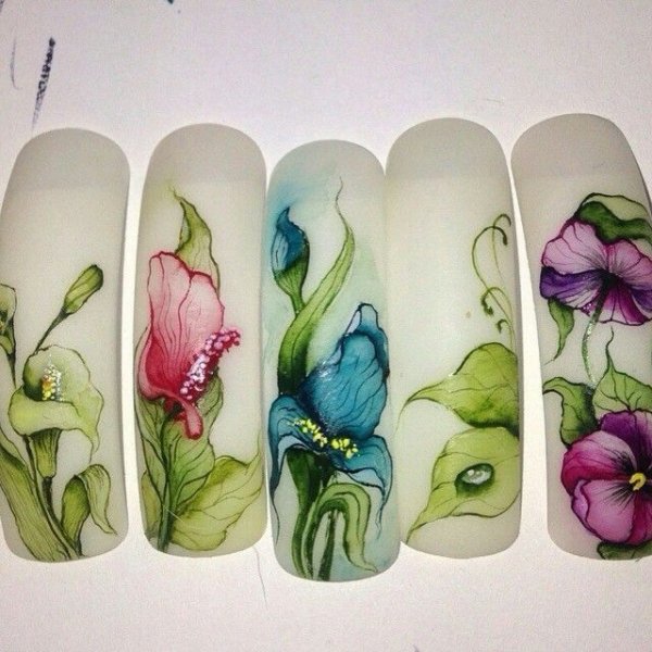 Акварельная роспись на ногтях