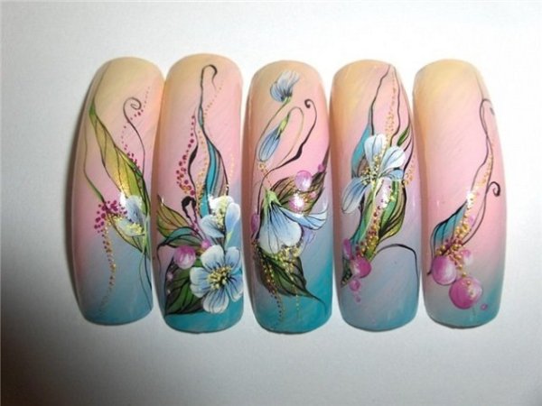 Цветы на ногтях