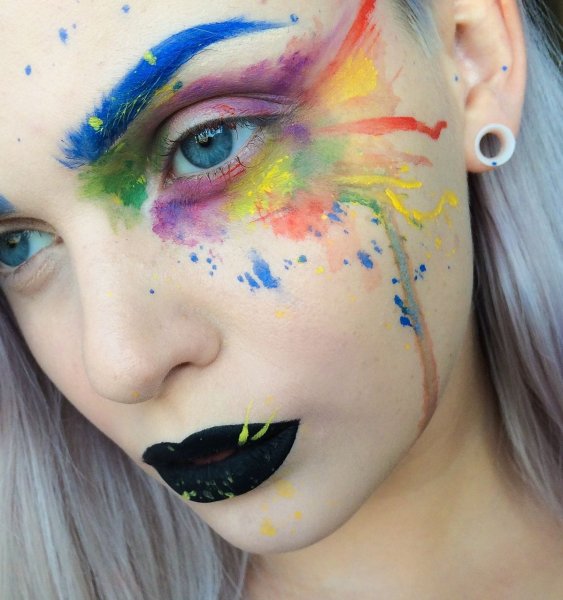 Макияж из красок на лице