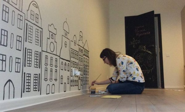 Рисунки маркером на стене