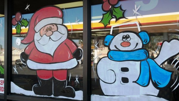 Новогодние рисунки на окнах