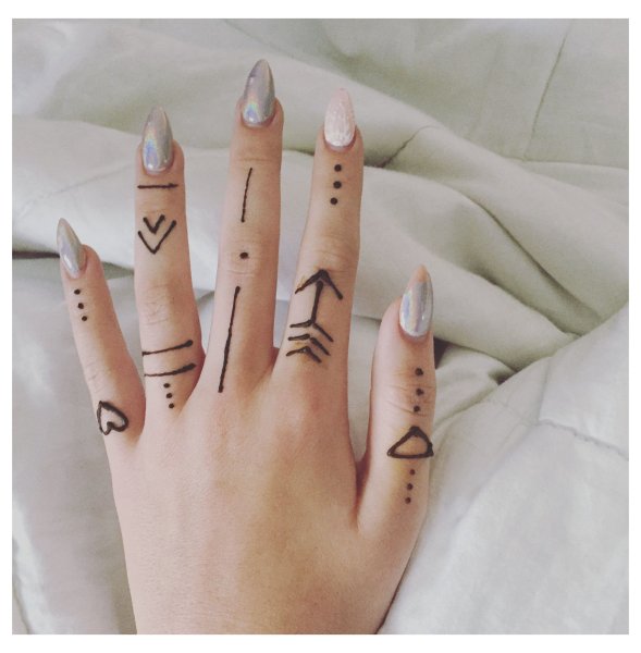 Лёгкие тату на ппальчах