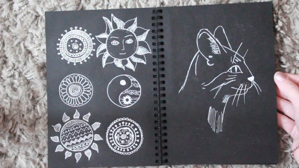 Простые рисунки на черной бумаге